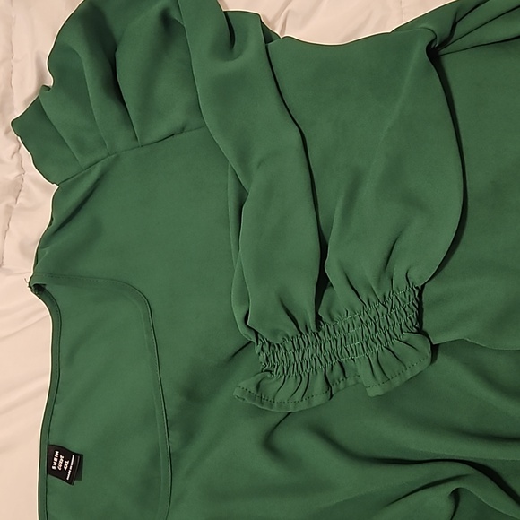 Green top - Picture 3 of 3